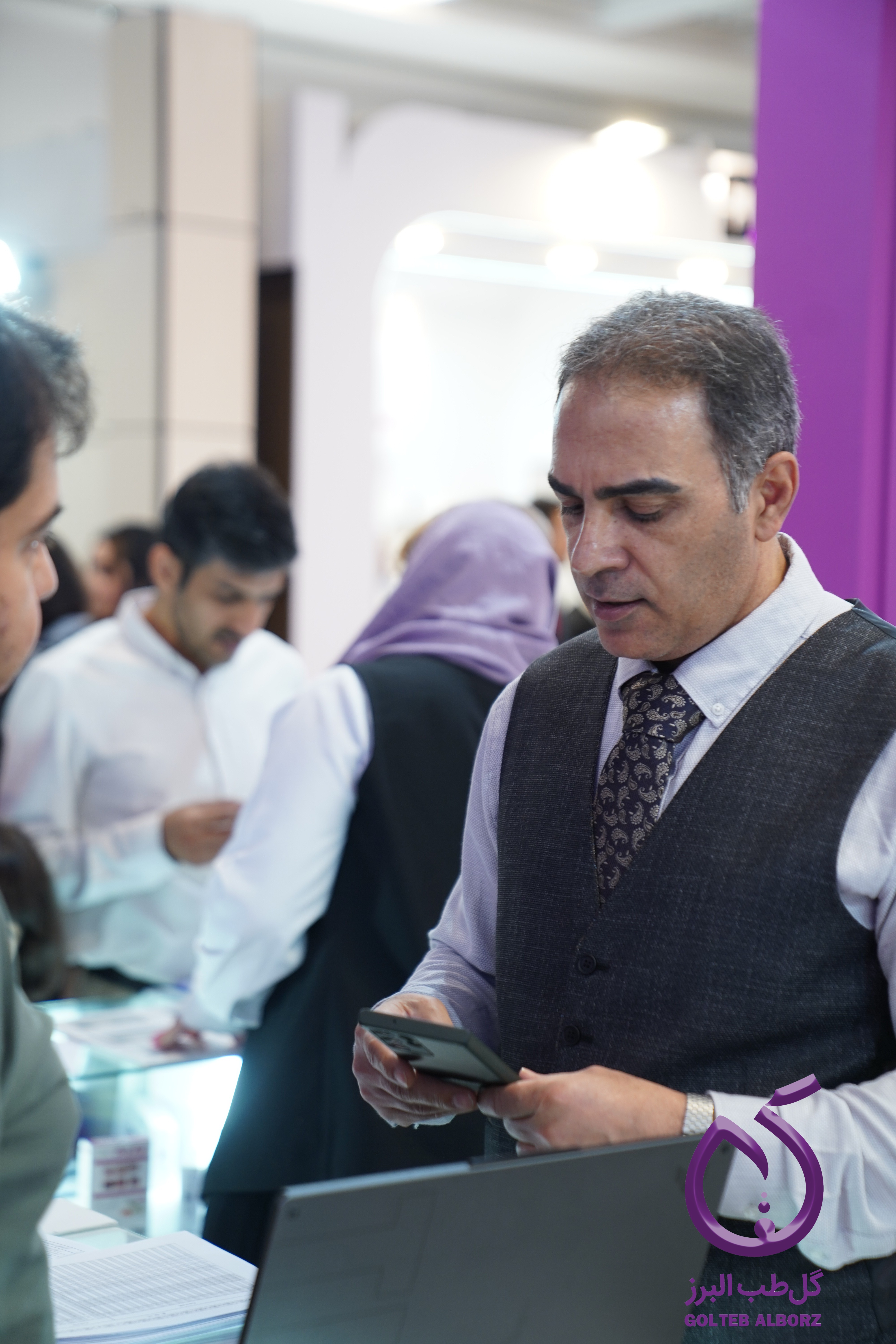 غرفه دندانپزشکی گل طب البرز در ایران مال - اکسیدا 2025